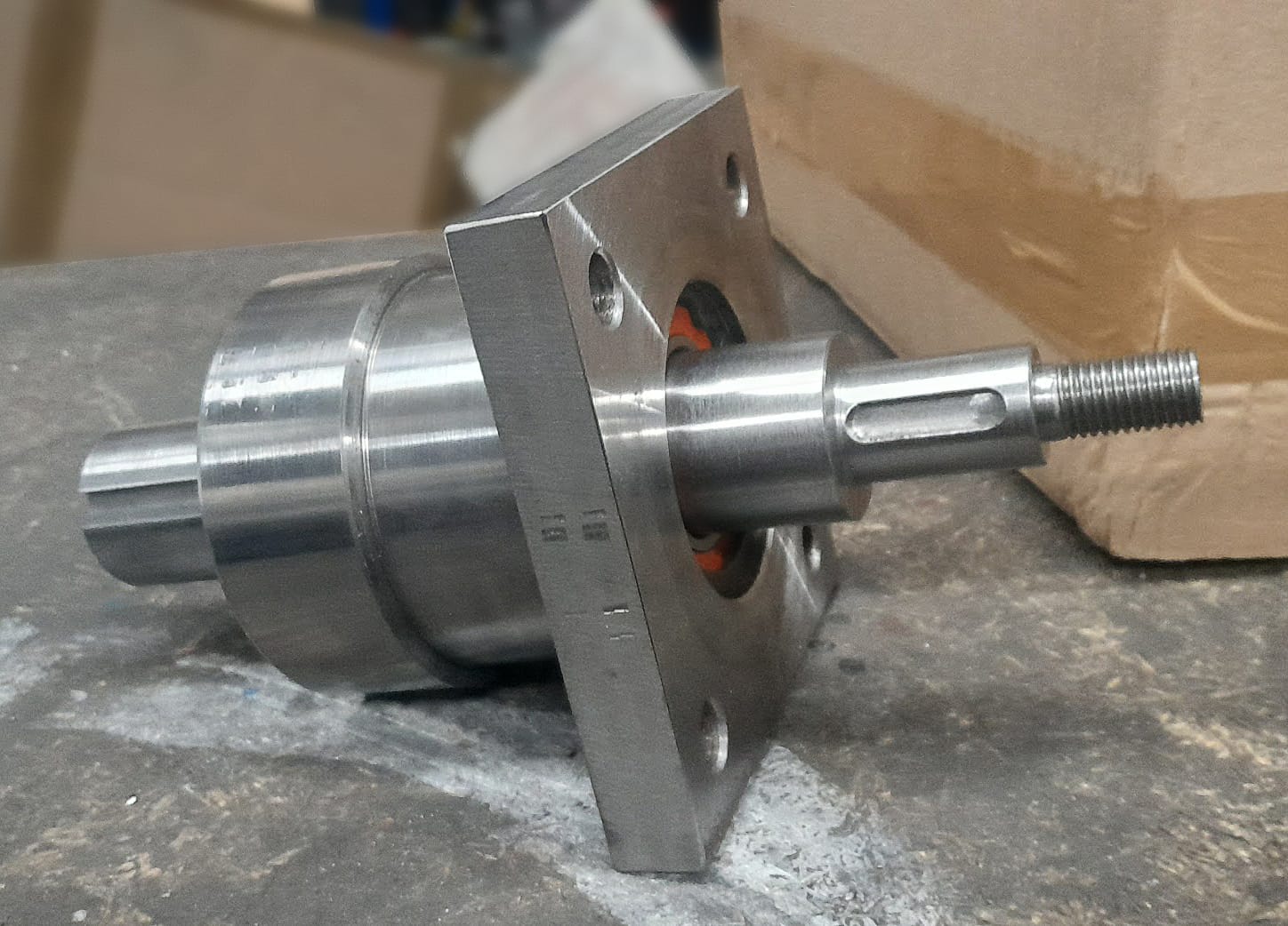 Wykonanie wałka pośredniego z obudową.